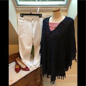 🌺beautiful AT LOFT size xs/s navy poncho